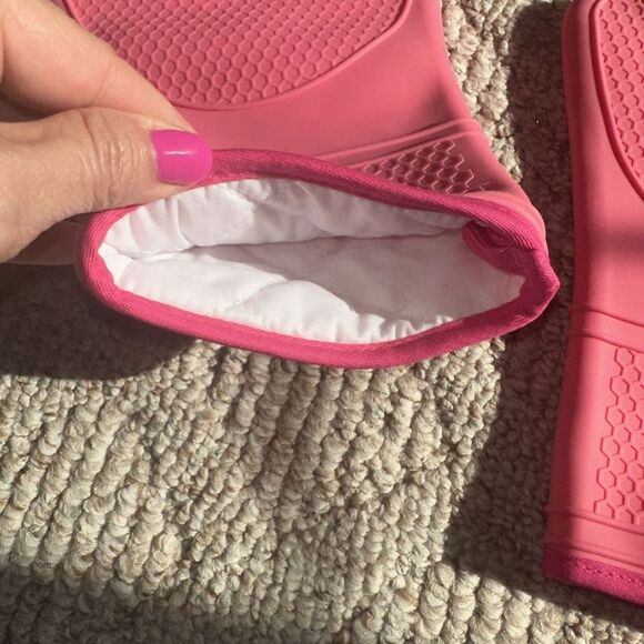 Pink Kitchen Silicone Rubber Oven Mits NWOT - Picture 3 of 3